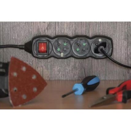 Удлинительный кабель с выключателем 4 розетки 5 м черный
