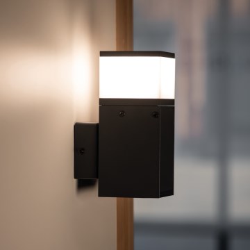 Уличный настенный светильник с розеткой DASTEN 1xG9/11W/230V IP44 черный