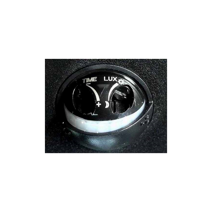 Уличный светодиодный настенный светильник с датчиком LED/15W/230V IP54