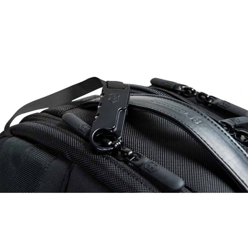 Victorinox - Рюкзак для ноутбука 15,6" Essentials 22 л черный