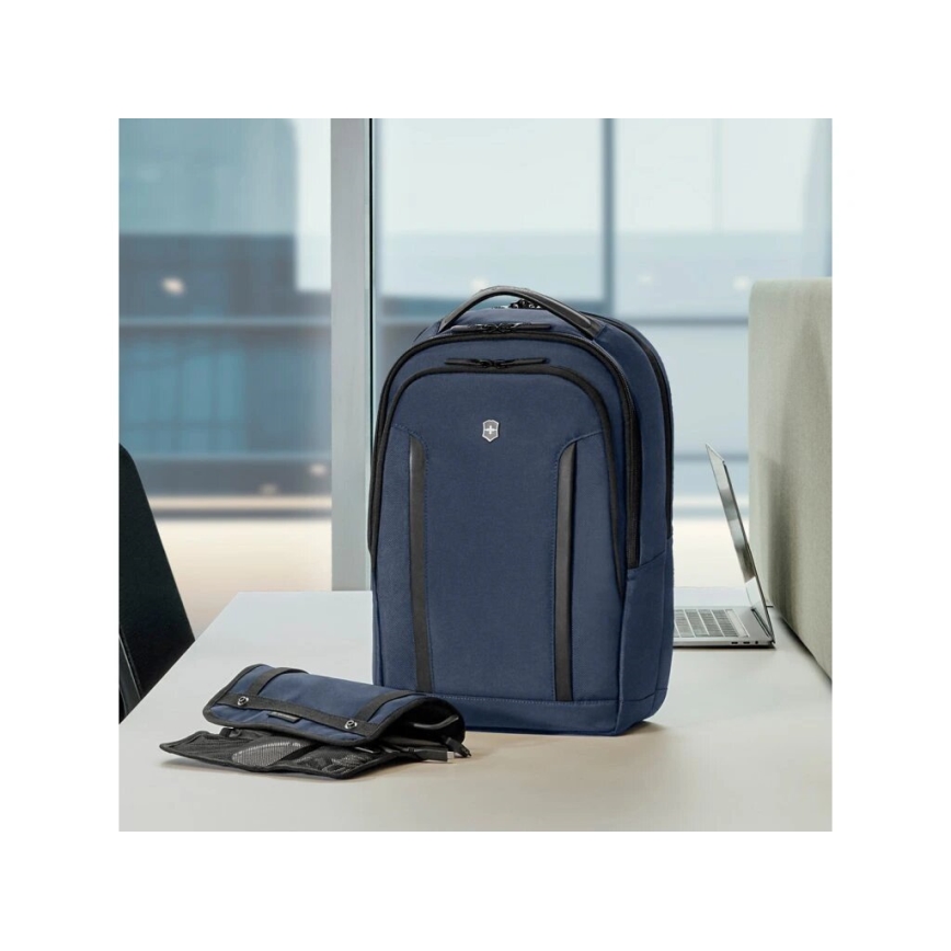 Victorinox - Рюкзак для ноутбука 15" Altmont Professional Compact 16 l темно-синій