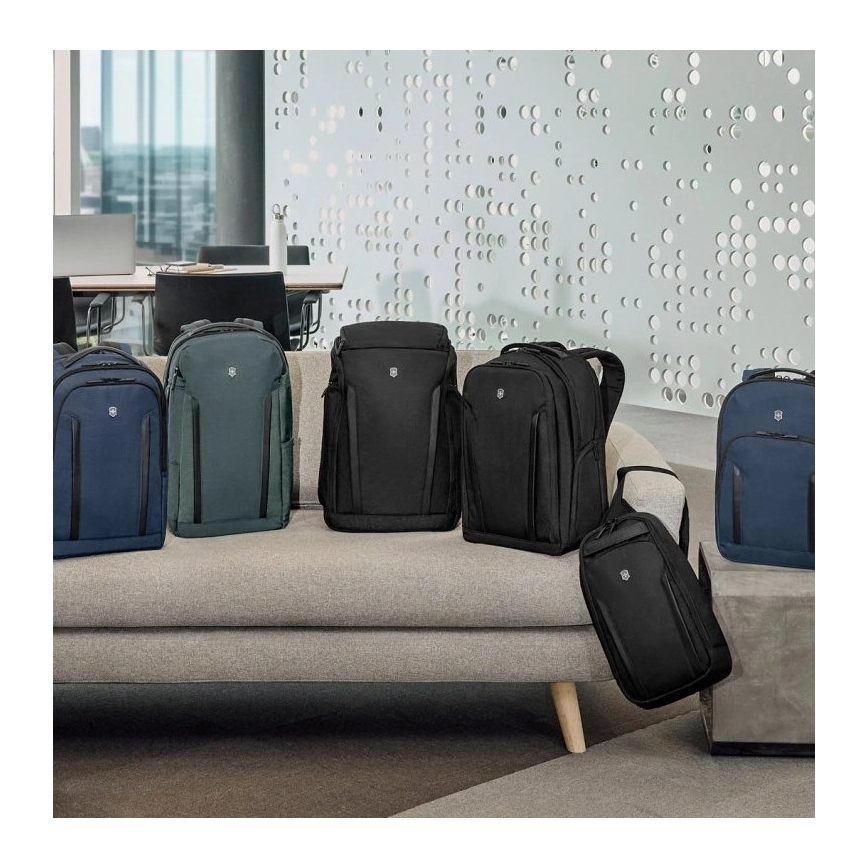Victorinox - Рюкзак для ноутбука 15" Altmont Professional Essential 24 l темно-синій