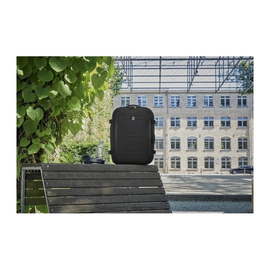 Victorinox - Рюкзак-трансформер Crosslight Boarding 37 л черный