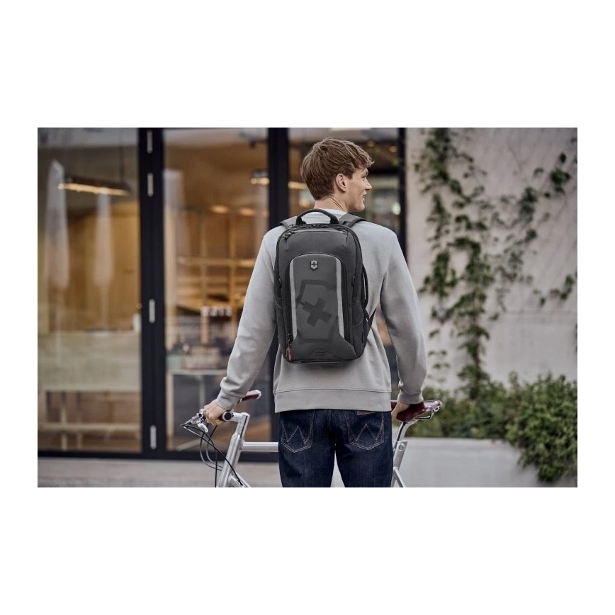 Victorinox - Рюкзак-трансформер Touring 2.0 Traveler 33 л черный