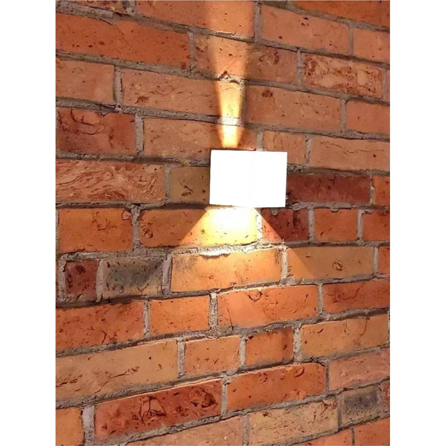 Вуличний світлодіодний настінний світильник 2xLED/3W/230V IP54 білий