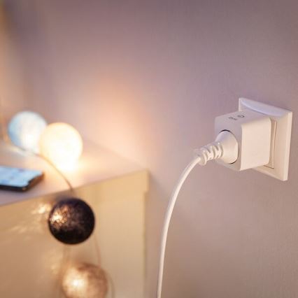 WiZ - Розумна розетка E 2300W + вимірювач потужності Wi-Fi