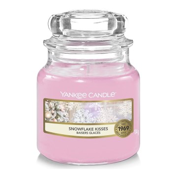 Yankee Candle - Ароматическая свеча SNOWFLAKE KISSES маленькая 104 г 20-30 ч.