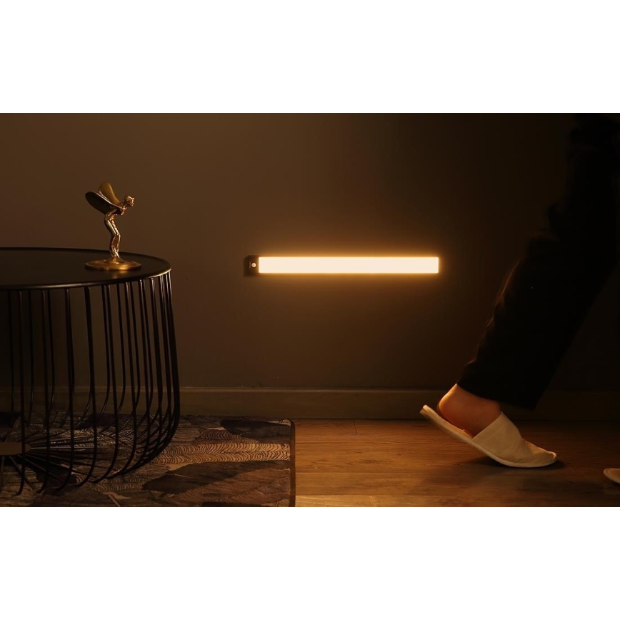 Yeelight - Светодиодное аккумуляторное мебельное освещение с регулированием яркости и датчиком LED/2,4W/2200 mAh 2700K 60 см черный