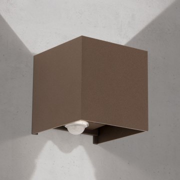 Зовнішній настінний світильник з датчиком руху та сутінків CUBE-S LED/13W/230V IP54 коричневий