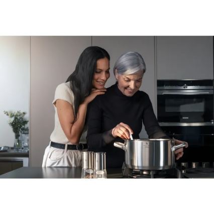 Кастрюля WMF GOURMET PLUS с крышкой, диаметр 24 см