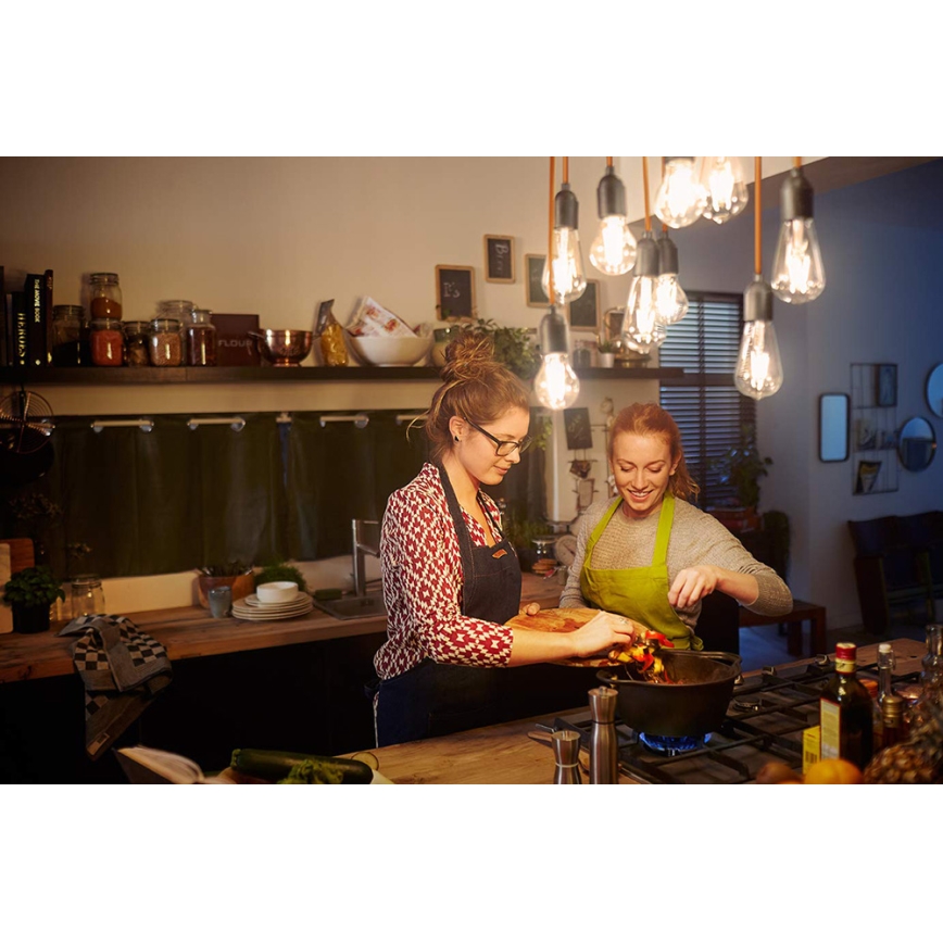 КОМПЛЕКТ 2x LED Лампочка Philips B35 E14/2W/230V 2700K