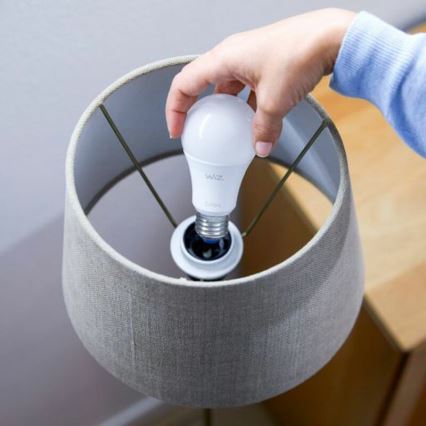 НАБІР 2x LED лампа A60 E27/9W/230V 2700K Wi-Fi + пульт дистанційного керування - WiZ