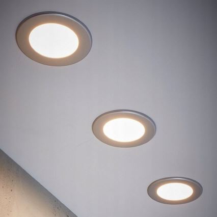 Комплект із 3 LED вбудованих точкових світильників для ванної кімнати, 6 Вт/230 В, IP44, сріблястий